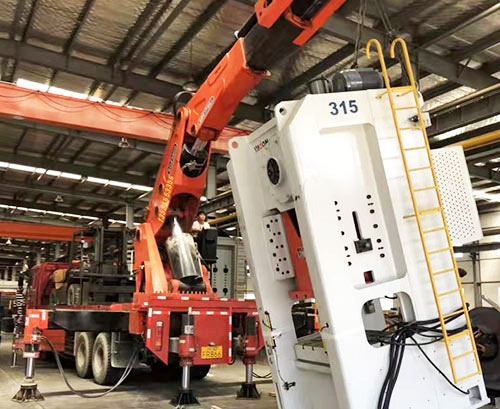 鹤峰附近随车吊出租，轻松解决运输难题