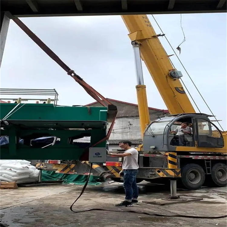 鹤峰注意大型吊车出租使用以及应该怎样正确维护