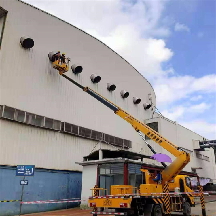 鹤峰高空作业车出租服务：专业广告牌安装解决方案