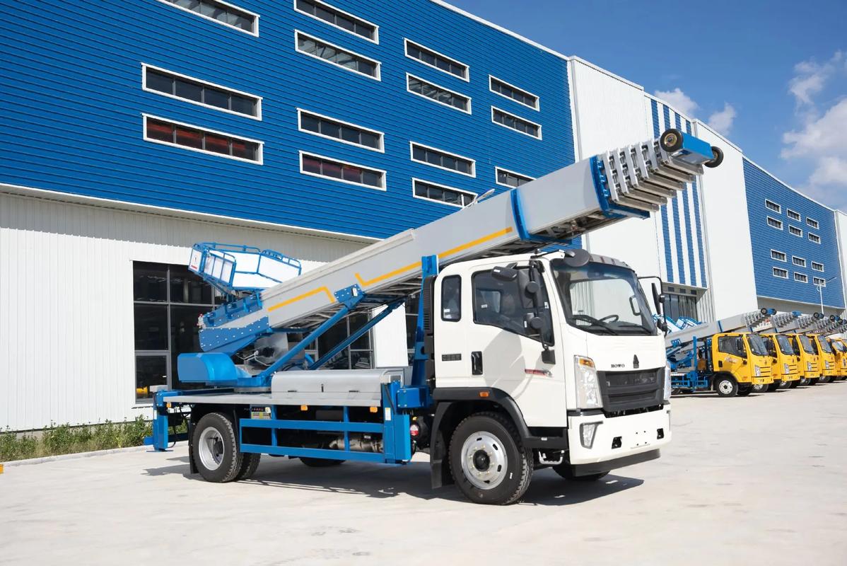 鹤峰出租云梯车高空作业车 建筑垃圾搬运