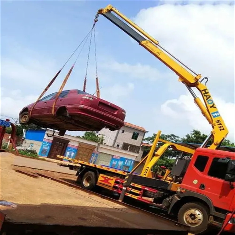 鹤峰吊车吊汽车的正确方法